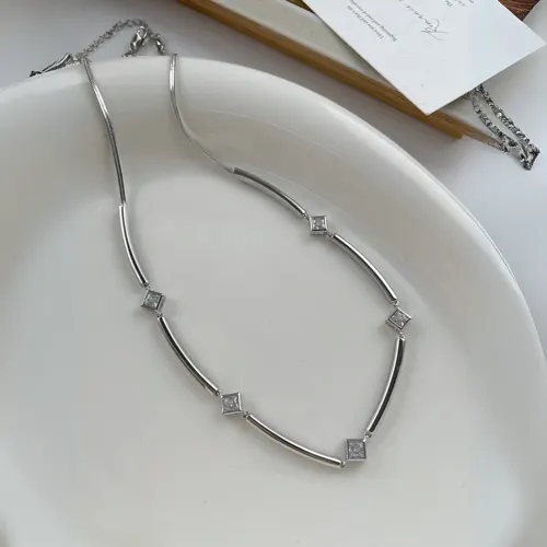Iris Luxe – Silver Geometric Choker Necklace
